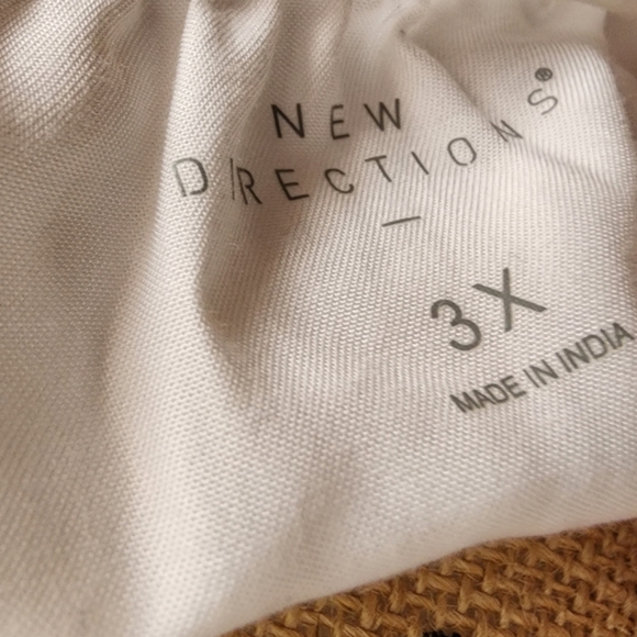 💥SALE 💥New Directions Embroidered Peasant top. Size 3X - Picture 7 of 7